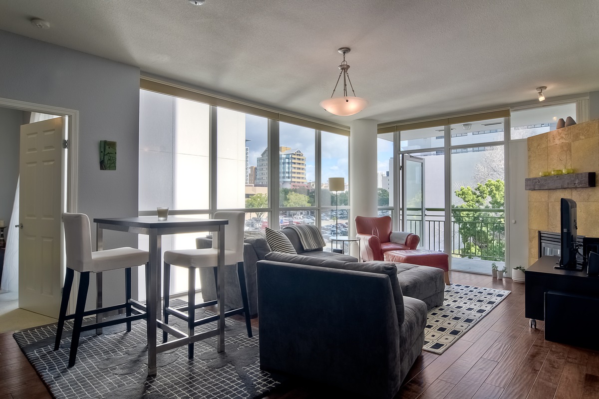 425 W Beech #537