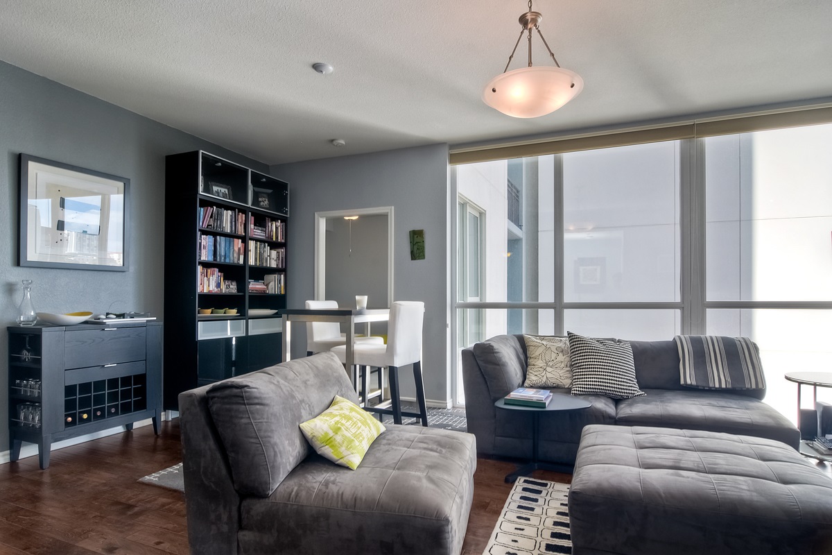425 W Beech #537