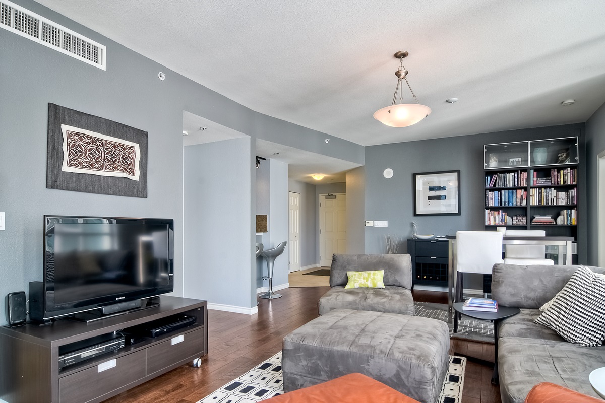 425 W Beech #537
