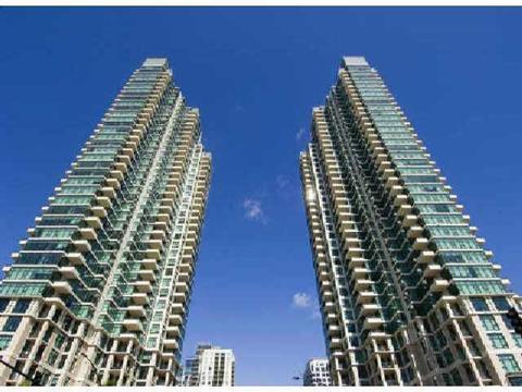700 W E St #107