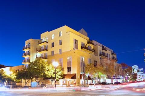 700 W E St #107