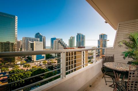 700 W E St #106