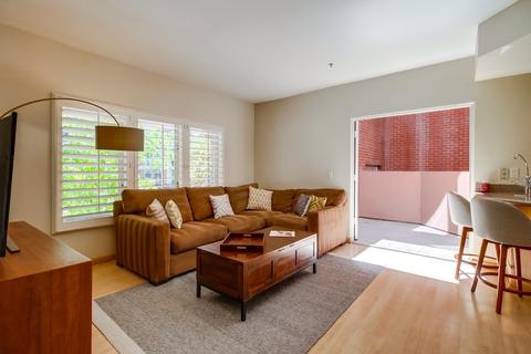 700 W E St #106