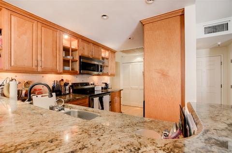 700 W E St #106