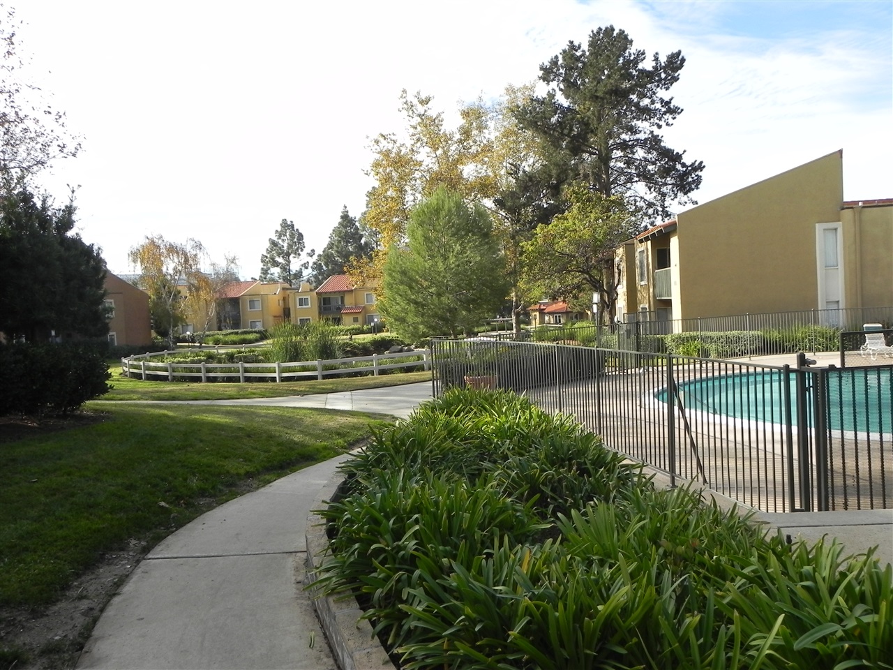 17199 W Bernardo Dr #104
