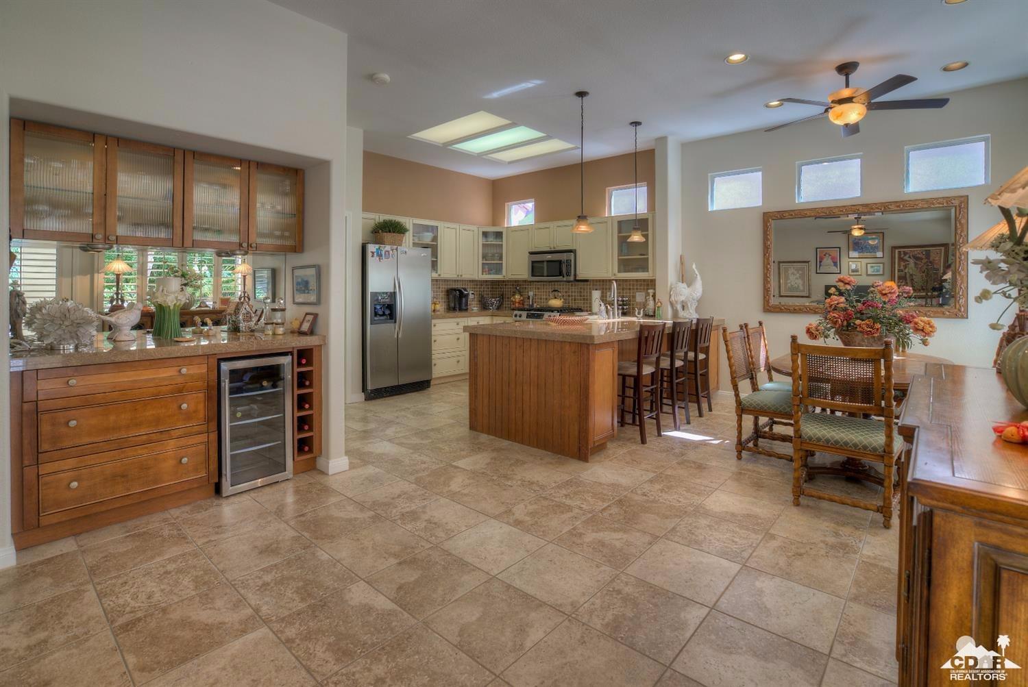 38562 Fallbrook Ave