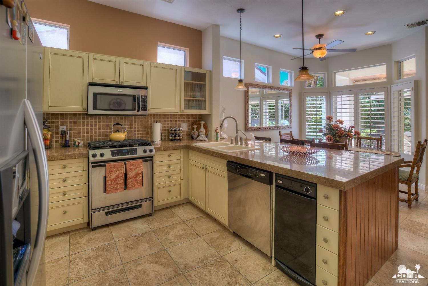 38562 Fallbrook Ave