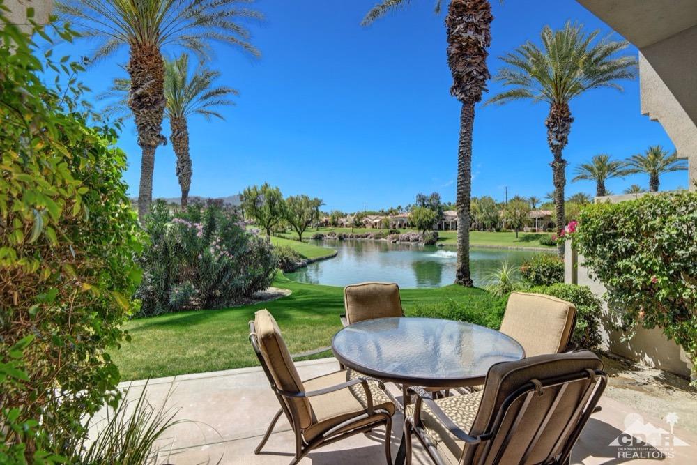 374 Desert Holly Dr