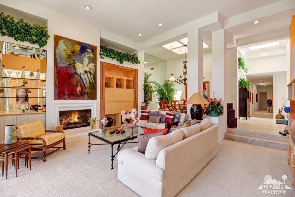 374 Desert Holly Dr