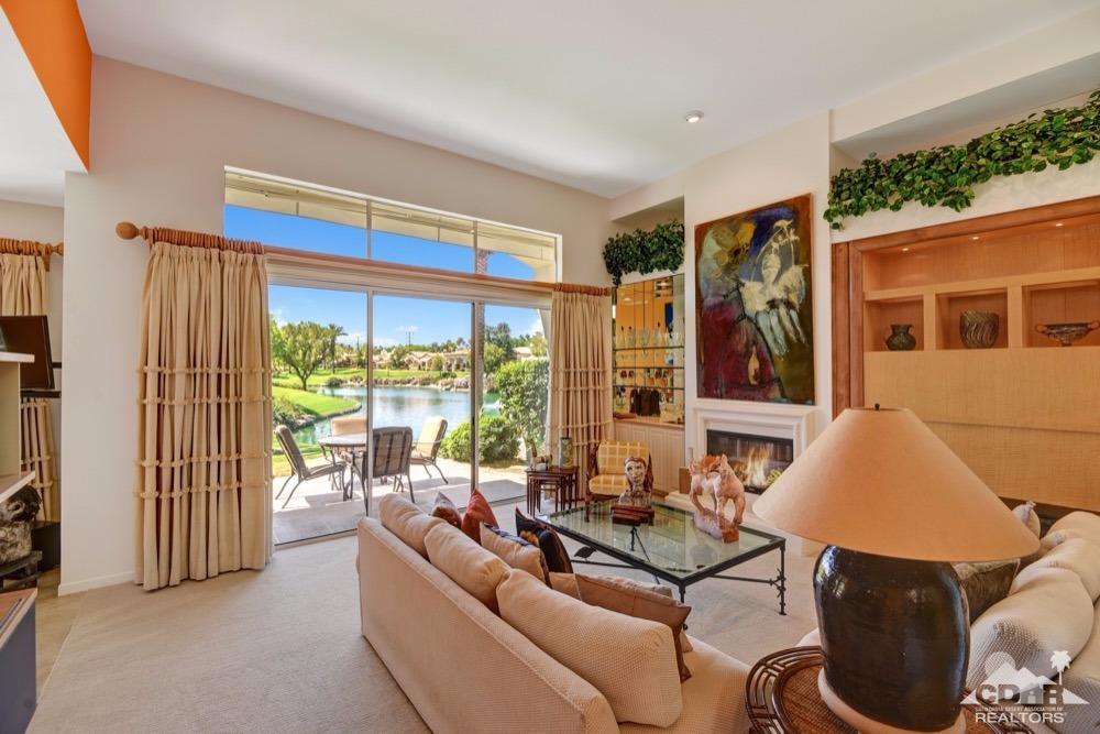 374 Desert Holly Dr