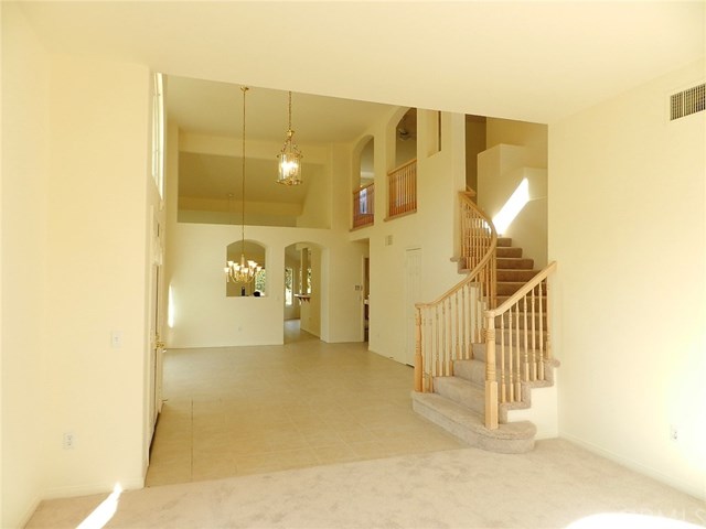 4887 Links Ave