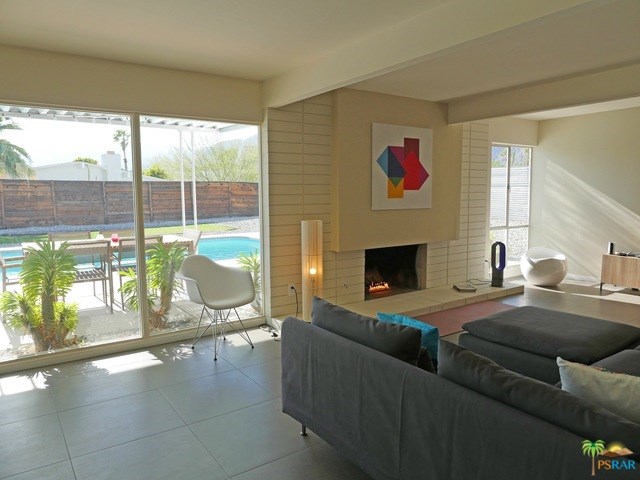1077 E Francis Dr