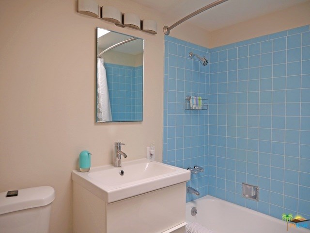 1077 E Francis Dr