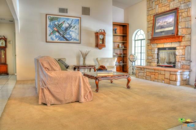 3076 N Farrell Dr
