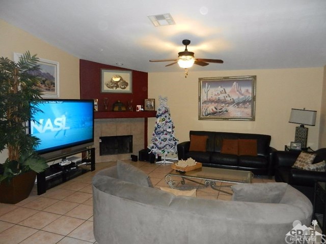 1221 Huntington Dr