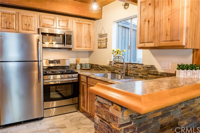 44416 Valleyview Ln
