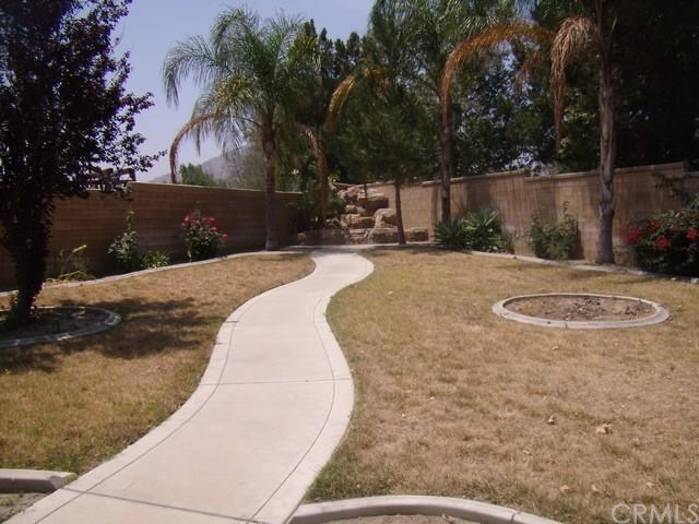 For Sale: 16933 Hackberry Ln Fontana, CA 92337