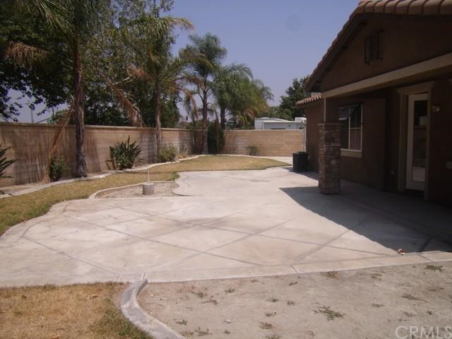 For Sale: 16933 Hackberry Ln Fontana, CA 92337