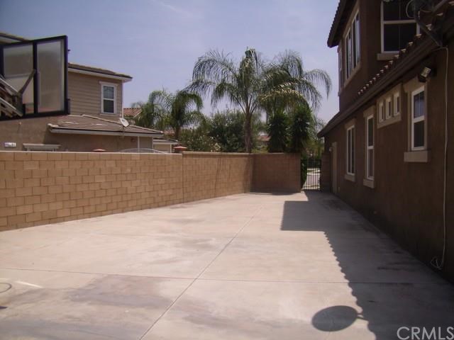 For Sale: 16933 Hackberry Ln Fontana, CA 92337
