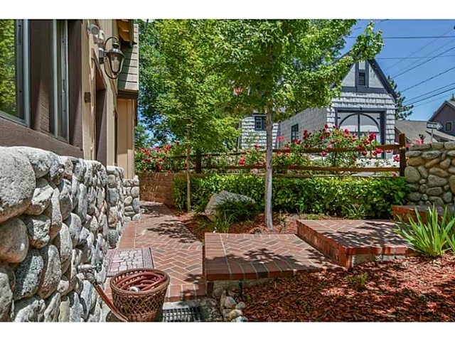 For Sale: 468 Heliotrope Dr Lake Arrowhead, CA 92352