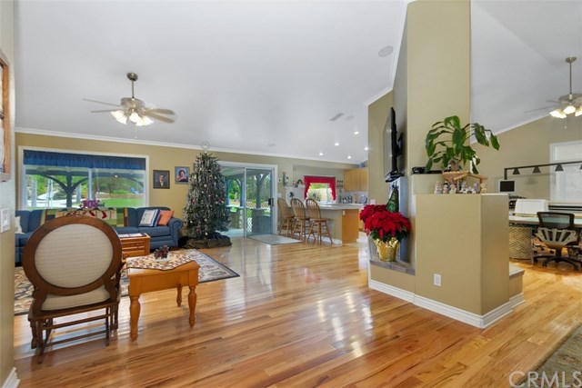 8131 Laurel Park Cir