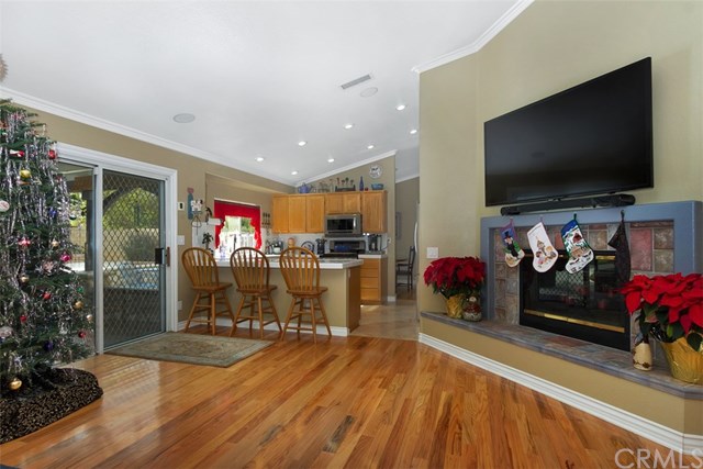 8131 Laurel Park Cir