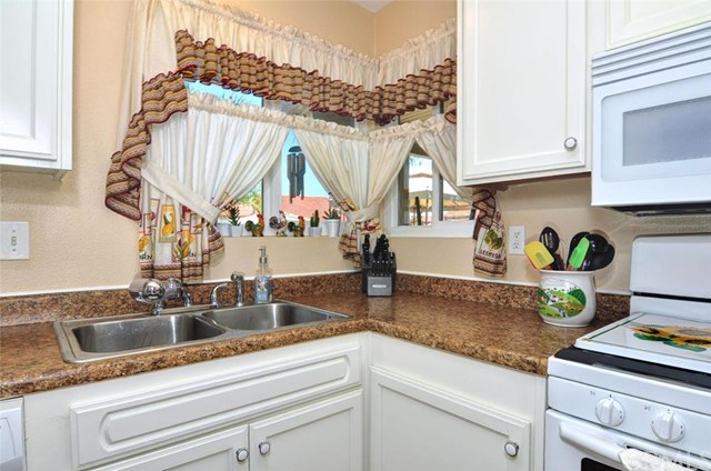 For Sale: 25672 Roylene Dr Sun City, CA 92586