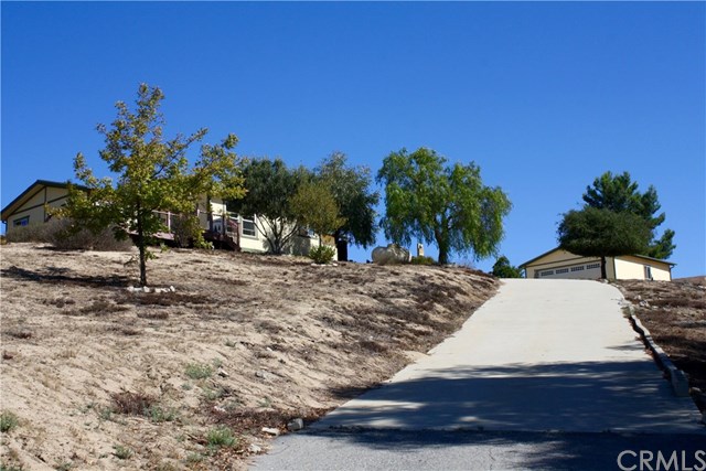 41714 Avenida De Anita
