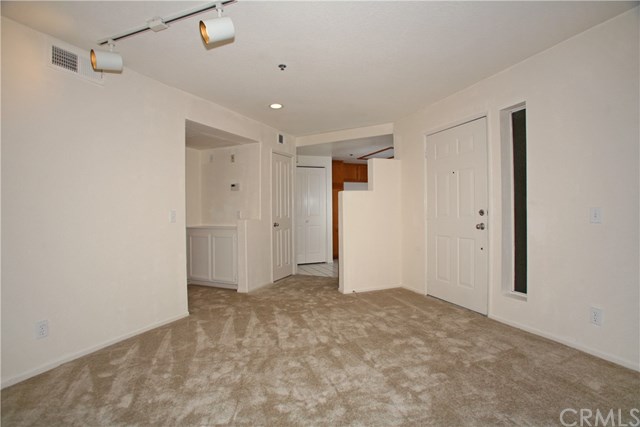 320 Lake St #204