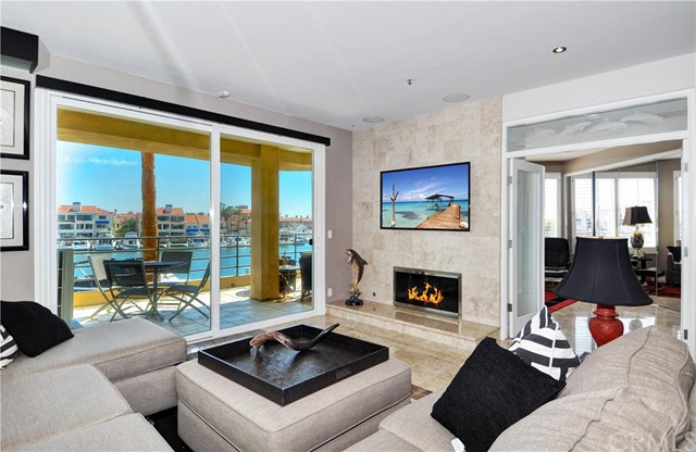 For Sale: 16291 Countess Dr #105 Huntington Beach, CA 92649