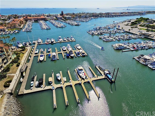 For Sale: 16291 Countess Dr #105 Huntington Beach, CA 92649
