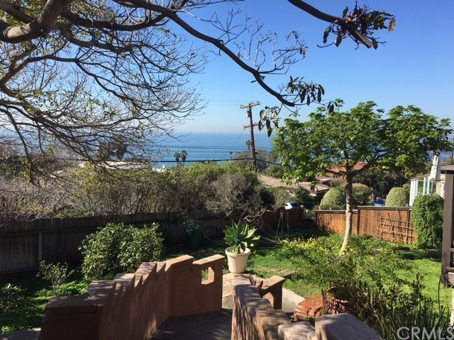 922 Acapulco St