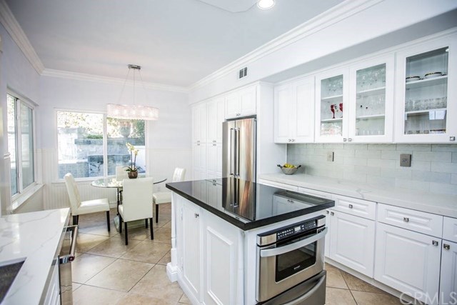 25992 La Cuesta Ave