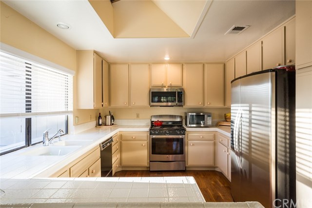 27522 Avenida Larga