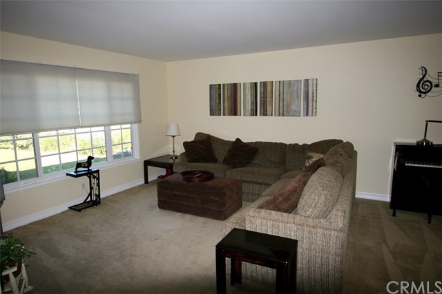 3252 Greenleaf Dr