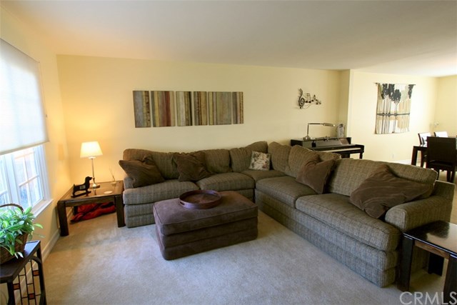 3252 Greenleaf Dr