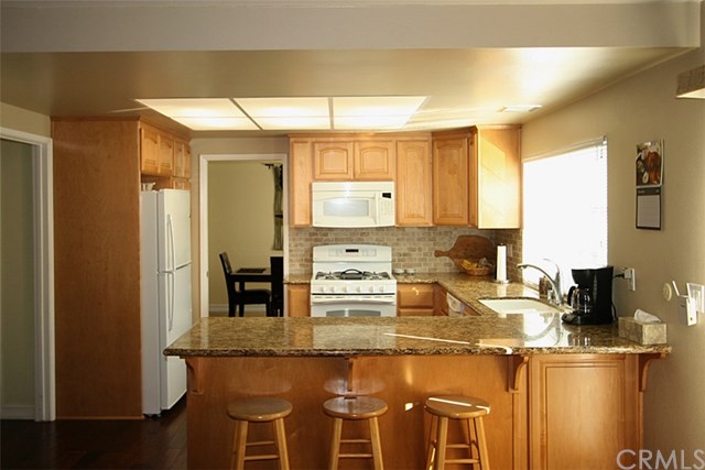 3252 Greenleaf Dr