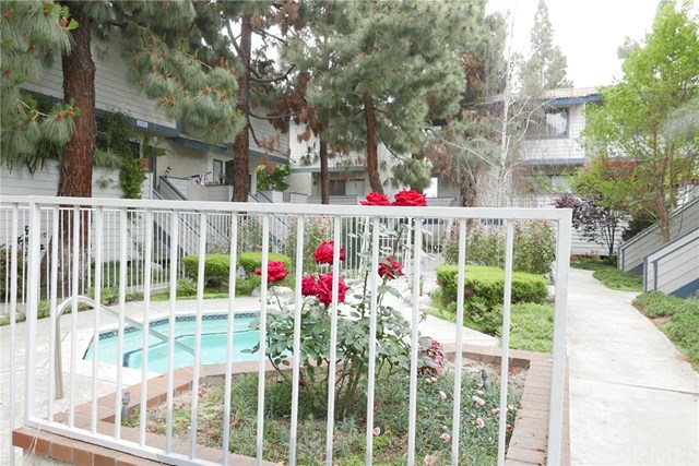 245 N Mountain View St #14