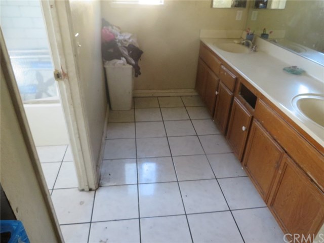 1051 Border Ave