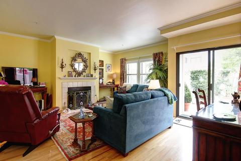 1339 Post Ave