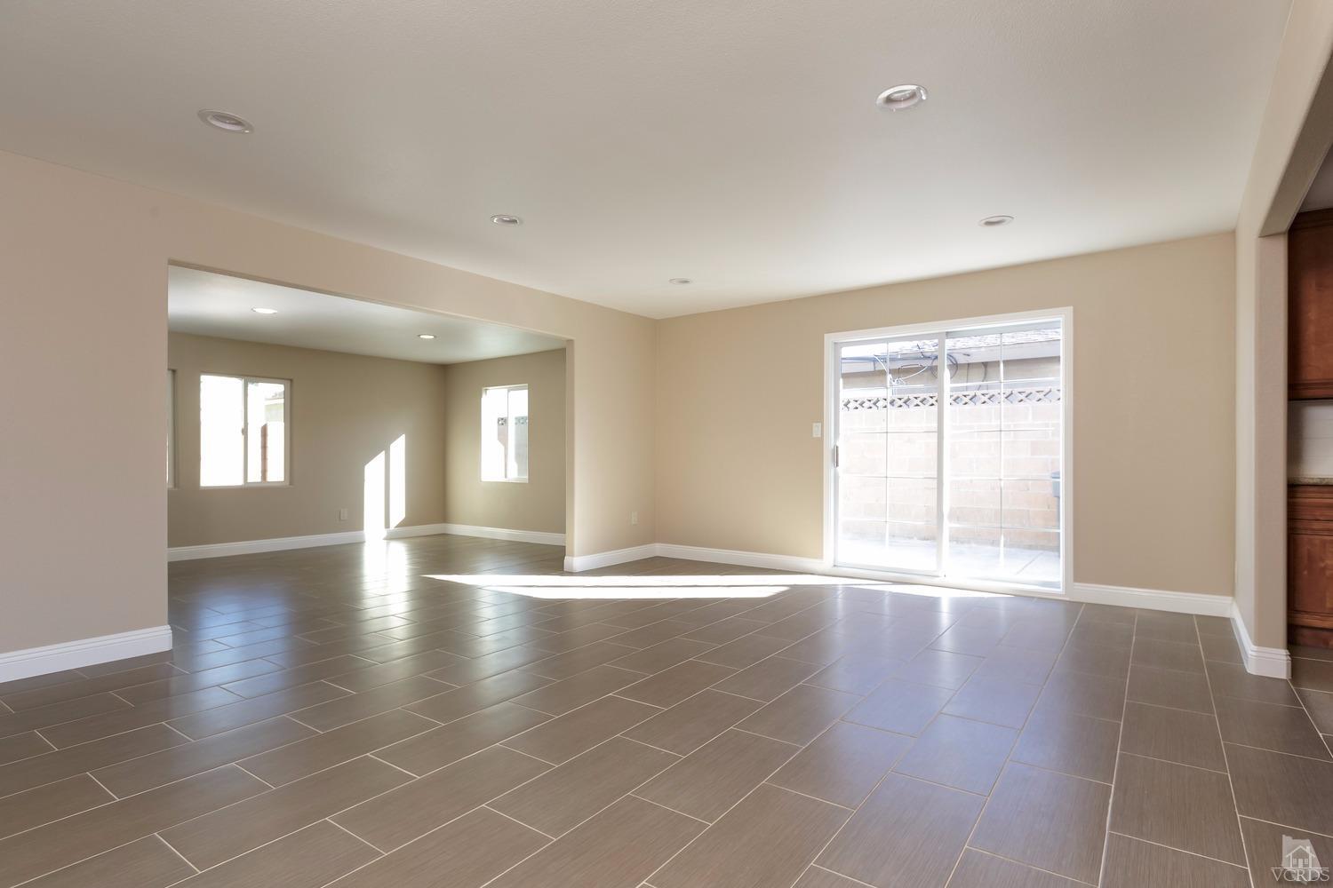 1211 W Kamala St