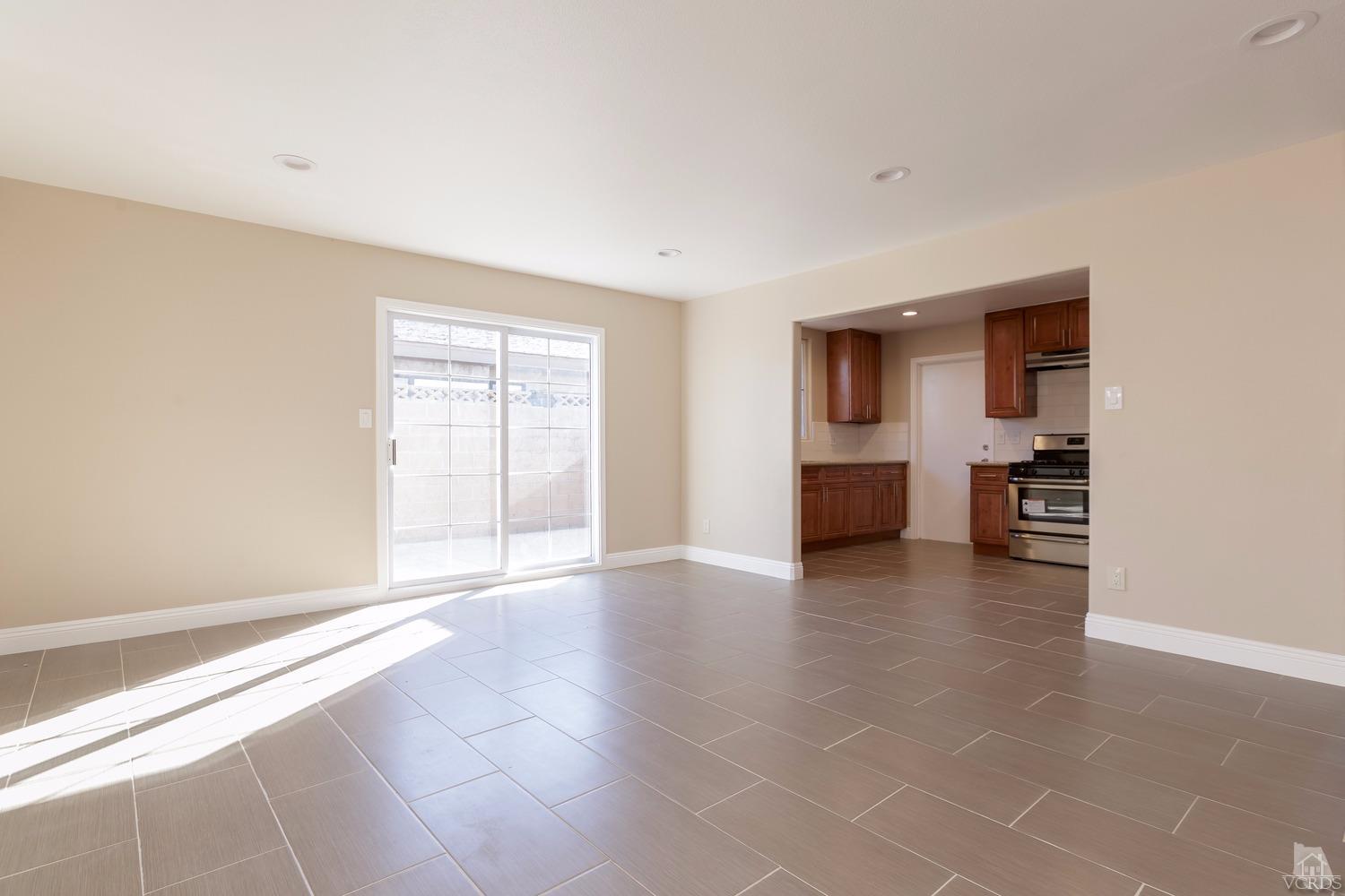 1211 W Kamala St