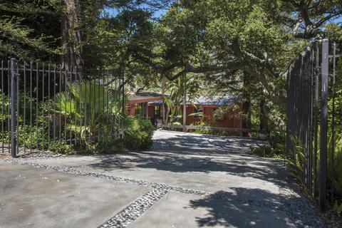 2150 Foothill Ln