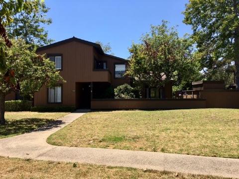 703 Avenida Pequena
