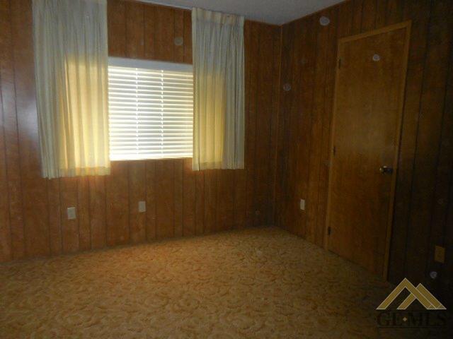 6137 Maple Ave