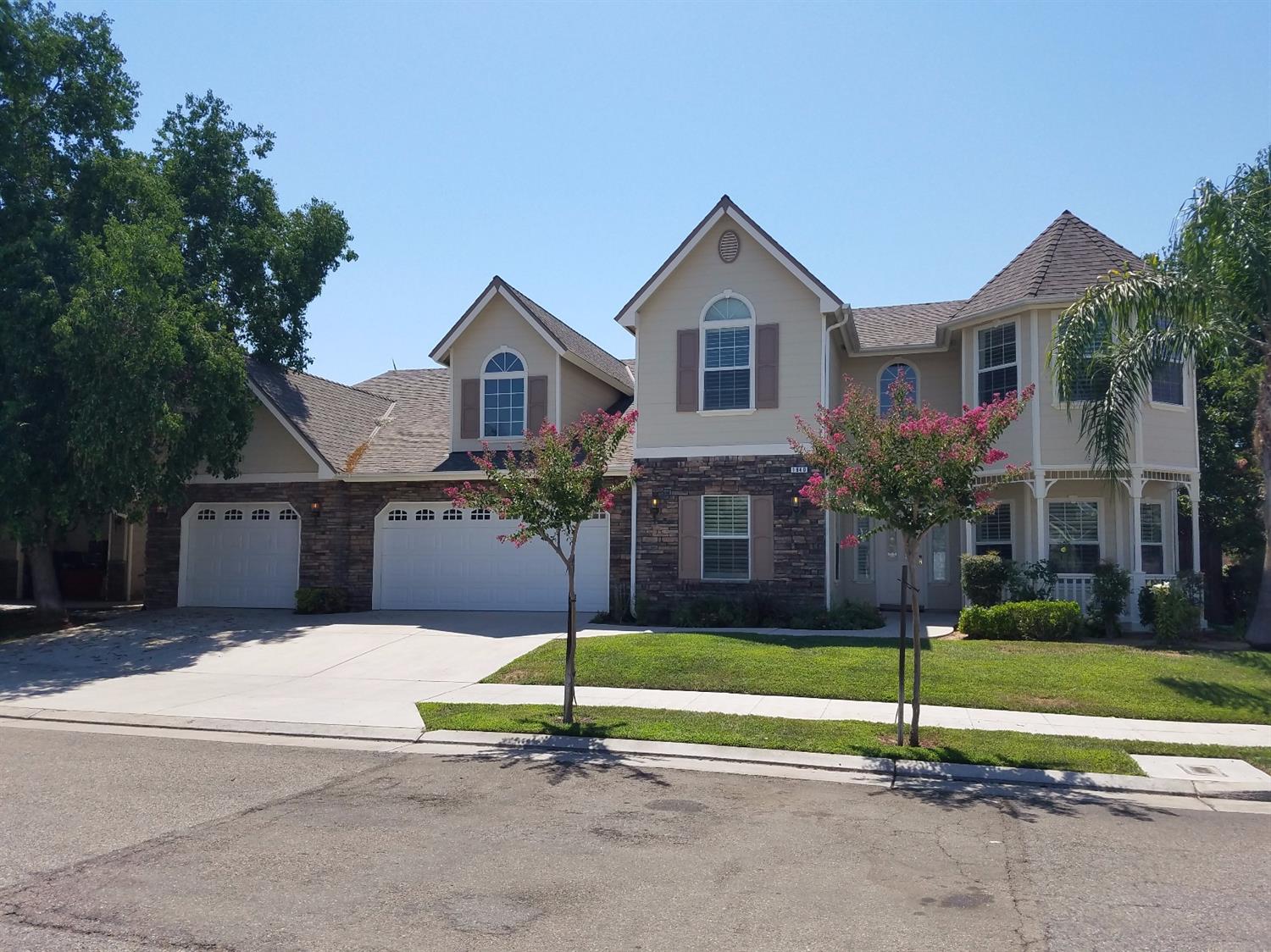 495 Serena Ave