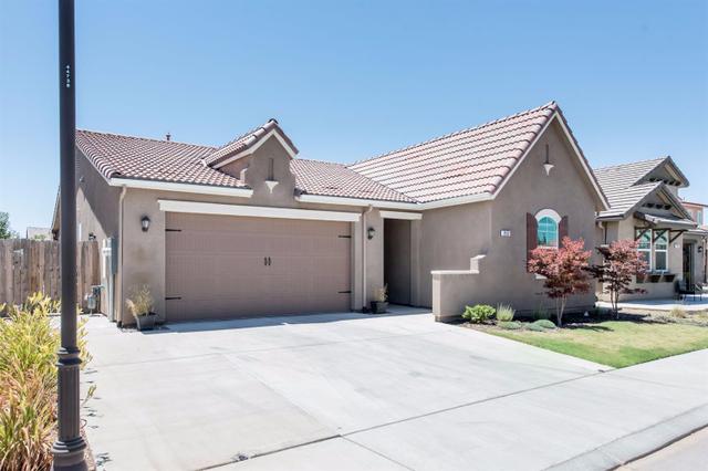 2662 Fremont Ave