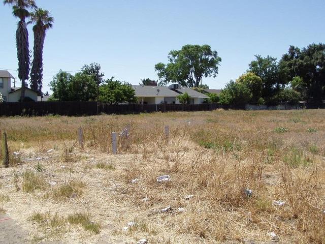 854 La Mesa Ln