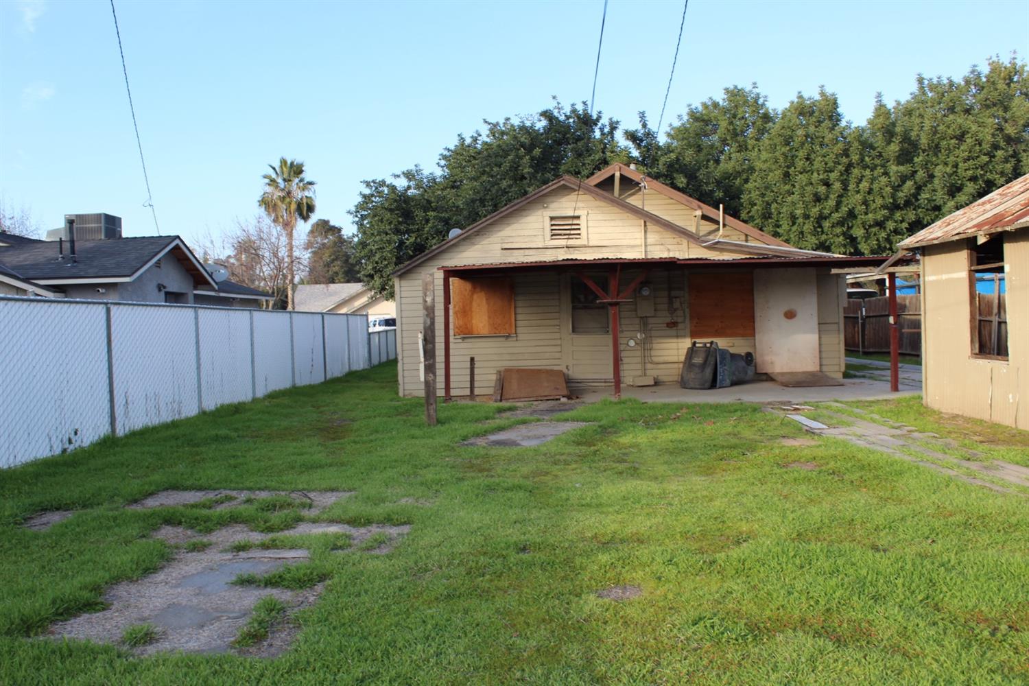 1550 W Ashlan Ave #117