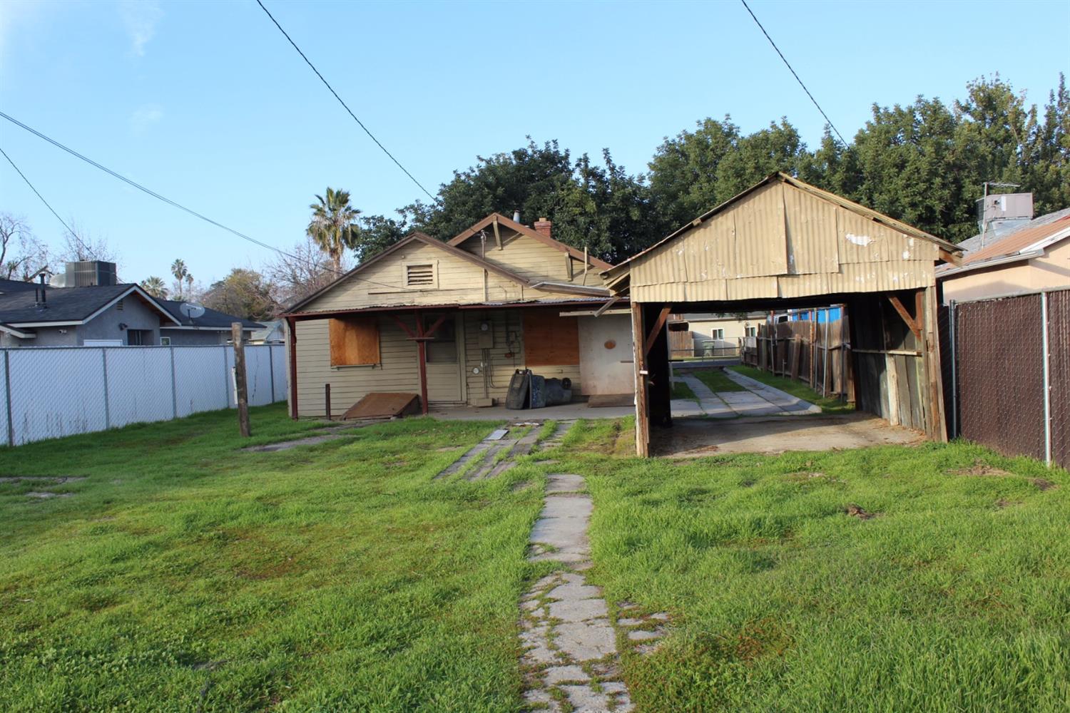 1550 W Ashlan Ave #117